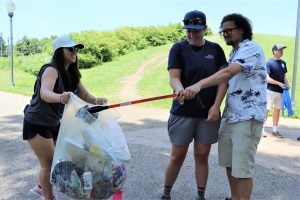 Norwalk CT beach clean up volunteers